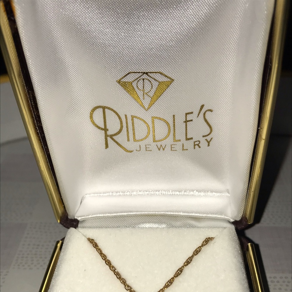A Riddle’s Jewelry Cursive L Necklace - Picture 4 of 7